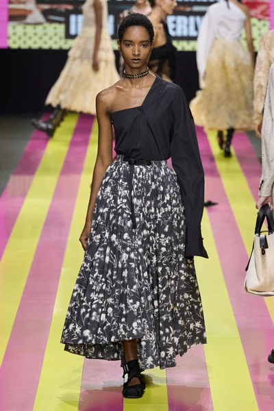 Look 64